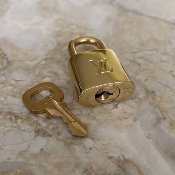AUTHENTIC Louis Vuitton Padlock & Key #319 - Picture 4 of 6